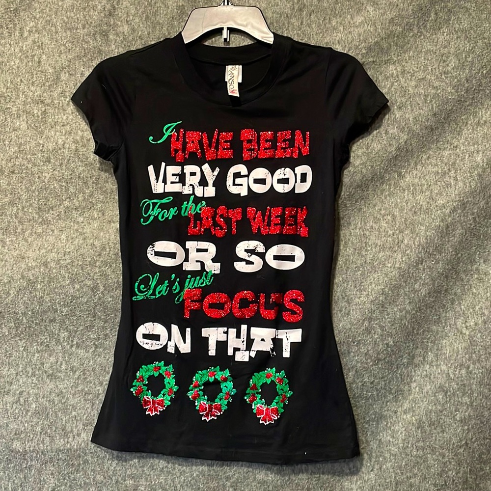 3/$15 🌸 Christmas tee, child medium/ junior XS